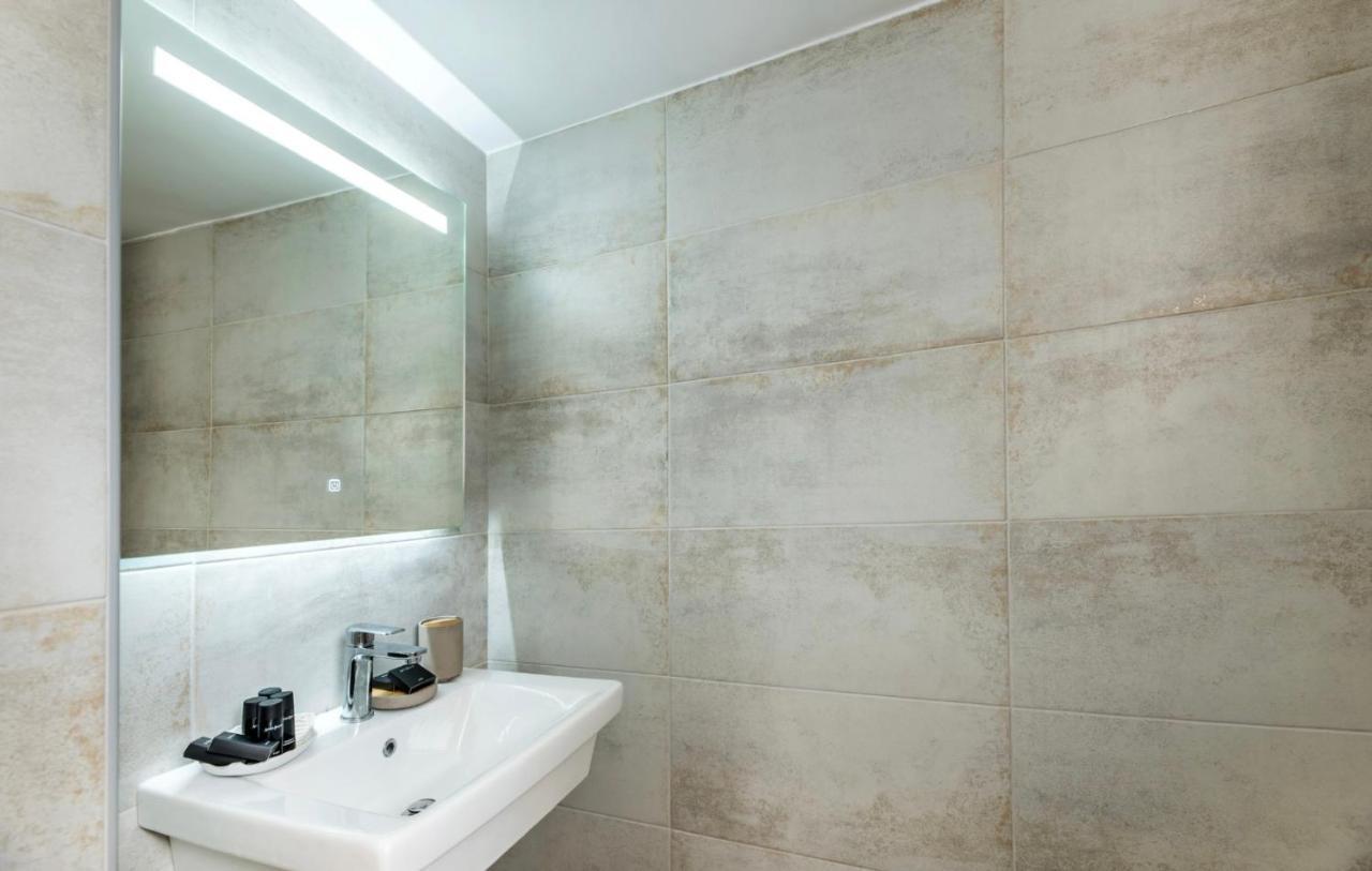 Eleusis Suites Α Exteriör bild